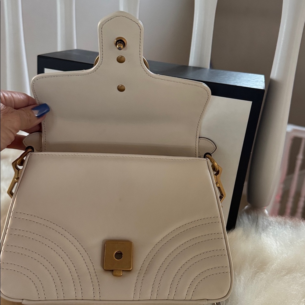 Gucci Double G Marmont Bag - Picture 11 of 17